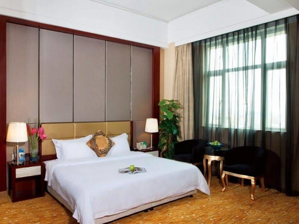 Jun Hao Hotel Đông Hoản Ngoại thất bức ảnh