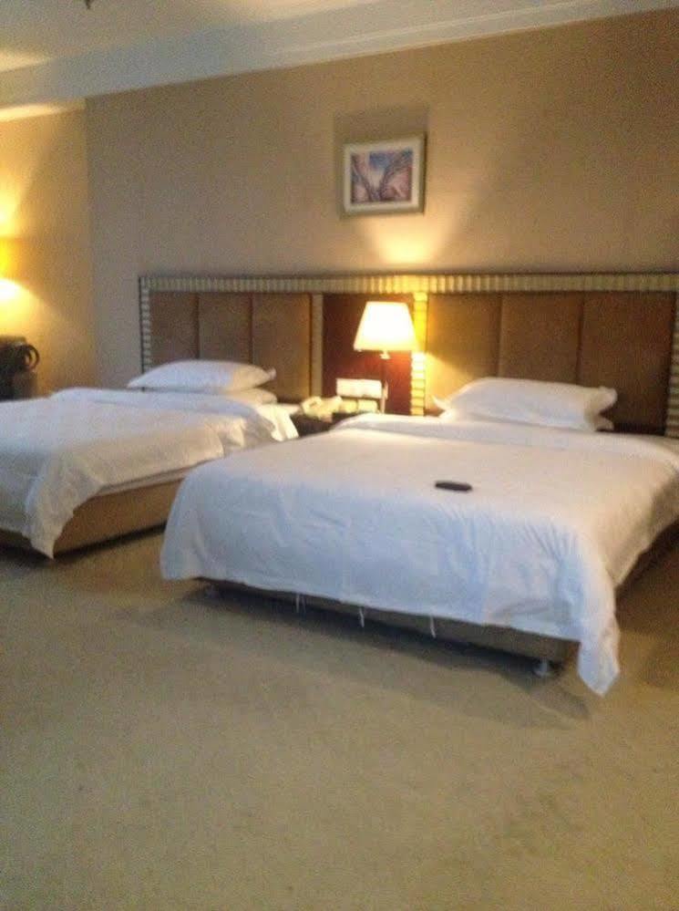 Jun Hao Hotel Đông Hoản Ngoại thất bức ảnh