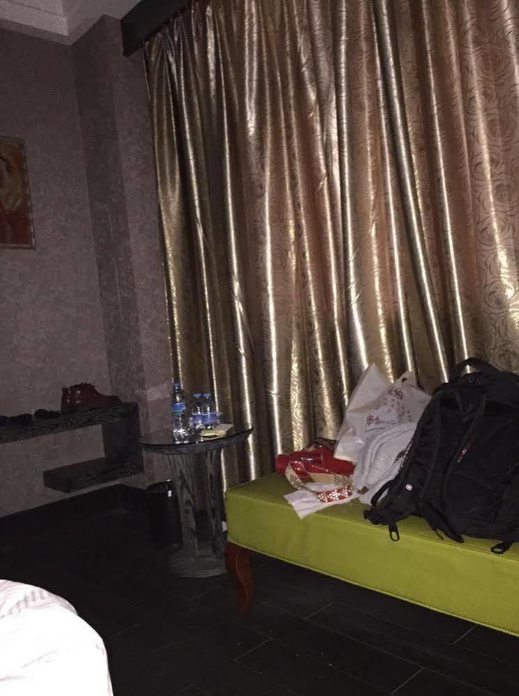 Jun Hao Hotel Đông Hoản Ngoại thất bức ảnh