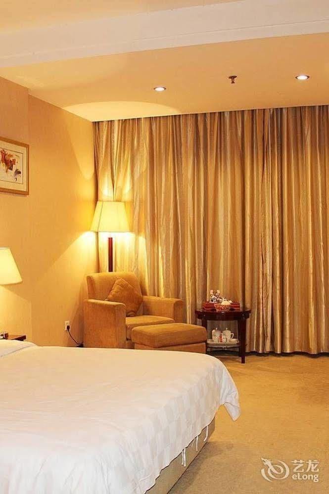 Jun Hao Hotel Đông Hoản Ngoại thất bức ảnh